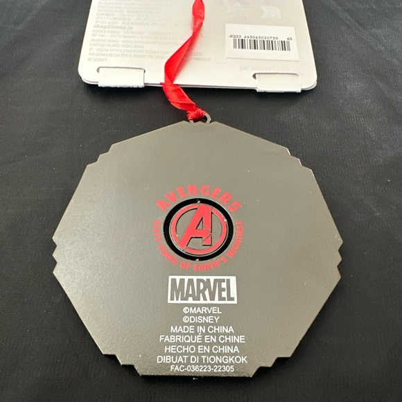Marvel Hero Avengers 3D Lenticular Spinning Metal Sketchbook Ornament 2023 - Picture 3 of 3